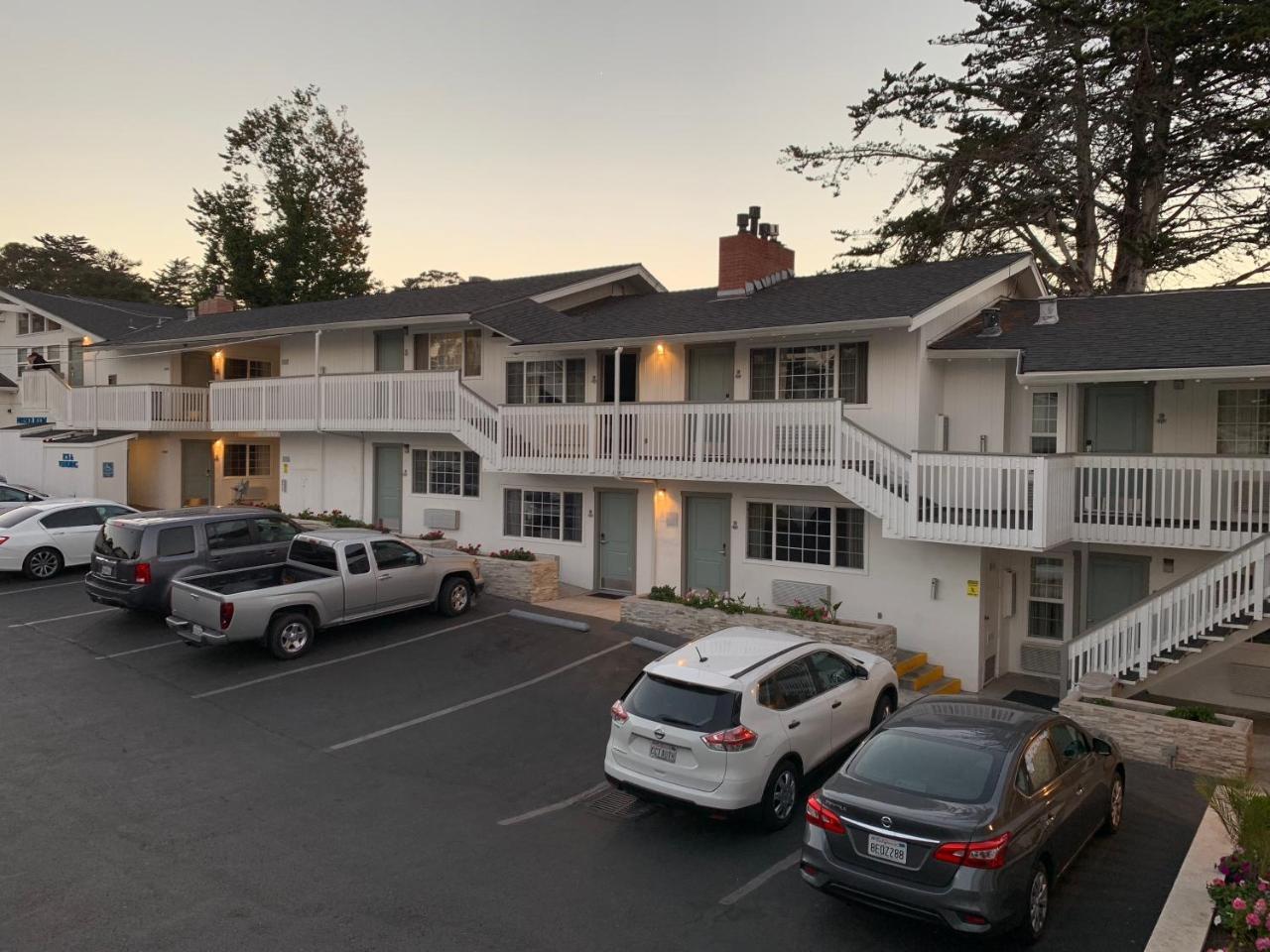 Stargazer Inn And Suites Monterey Exterior foto